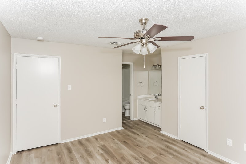 2,155/Mo, 6004 Cool Springs Dr Arlington, TX 76001 Main Bedroom View 2