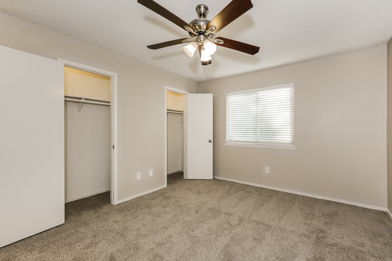 2,045/Mo, 6004 Cool Springs Dr Arlington, TX 76001 Main Bedroom View