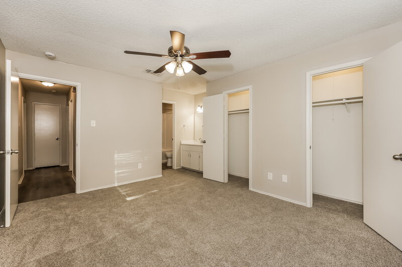 2,045/Mo, 6004 Cool Springs Dr Arlington, TX 76001 Main Bedroom View 2