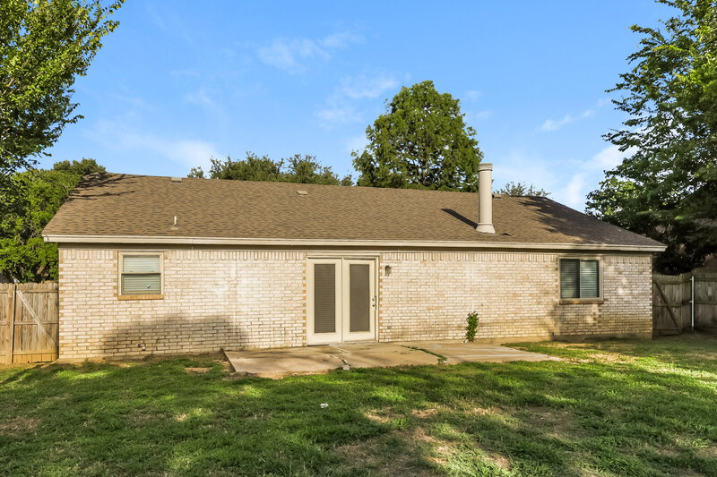 2,045/Mo, 6004 Cool Springs Dr Arlington, TX 76001 Rear View 2