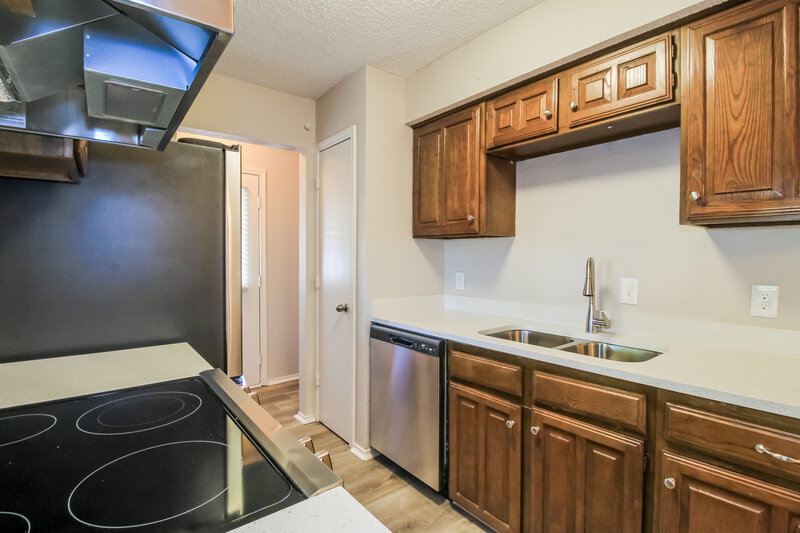 2,580/Mo, 5315 Rowcrop Dr Arlington, TX 76017 Kitchen View 2