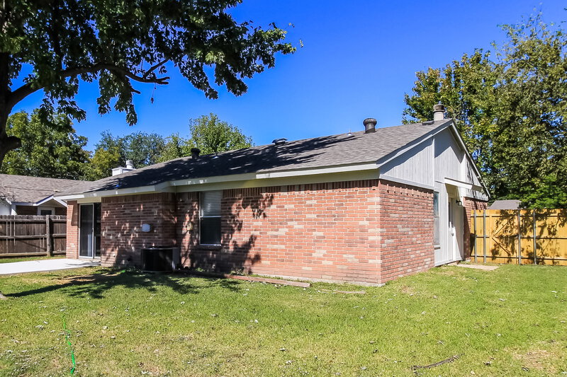 2,580/Mo, 5315 Rowcrop Dr Arlington, TX 76017 Rear View