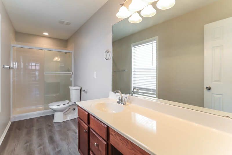 1,935/Mo, 10785 Braemoor Dr Haslet, TX 76052 Main Bathroom View