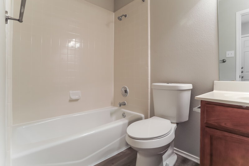1,935/Mo, 10785 Braemoor Dr Haslet, TX 76052 Bathroom View