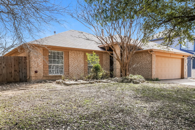 2,075/Mo, 8221 Cloverglen Ln Fort Worth, TX 76123 Front View