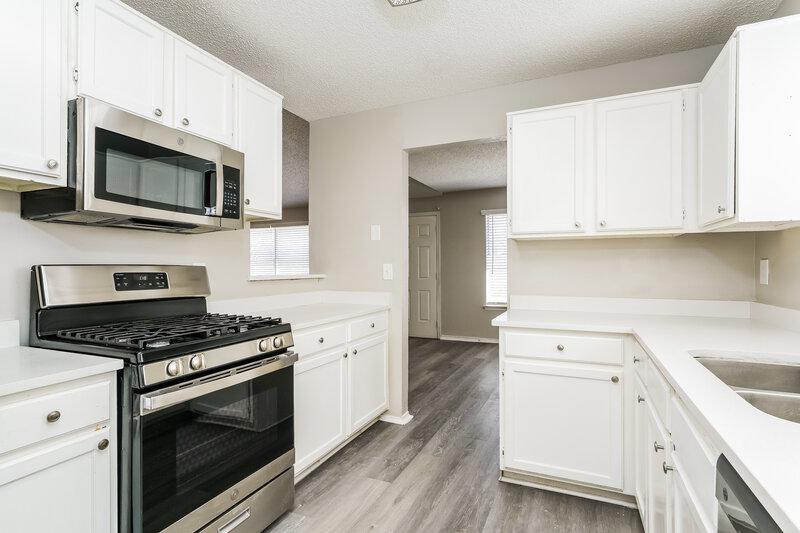 2,075/Mo, 8221 Cloverglen Ln Fort Worth, TX 76123 Kitchen View 2