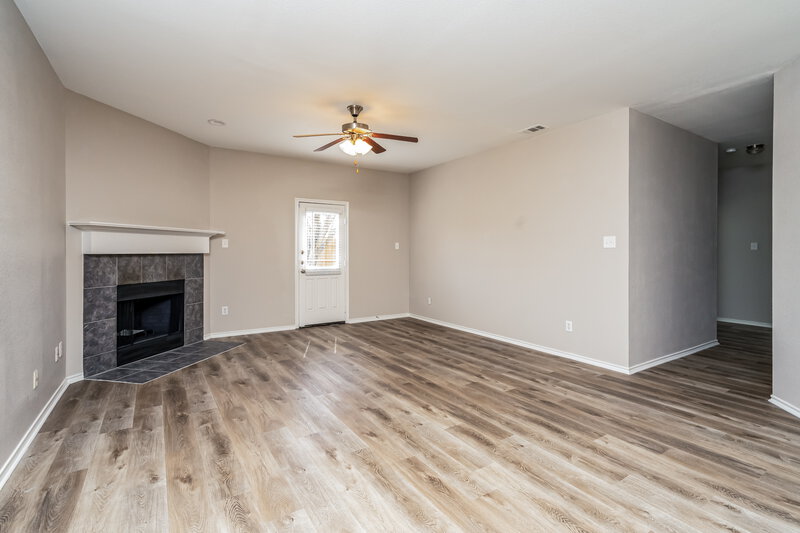 1,755/Mo, 1707 White Mountain Way Princeton, TX 75407 Living Room View