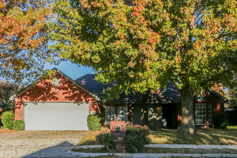 1,825/Mo, 804 Irene St Burleson, TX 76028 External View