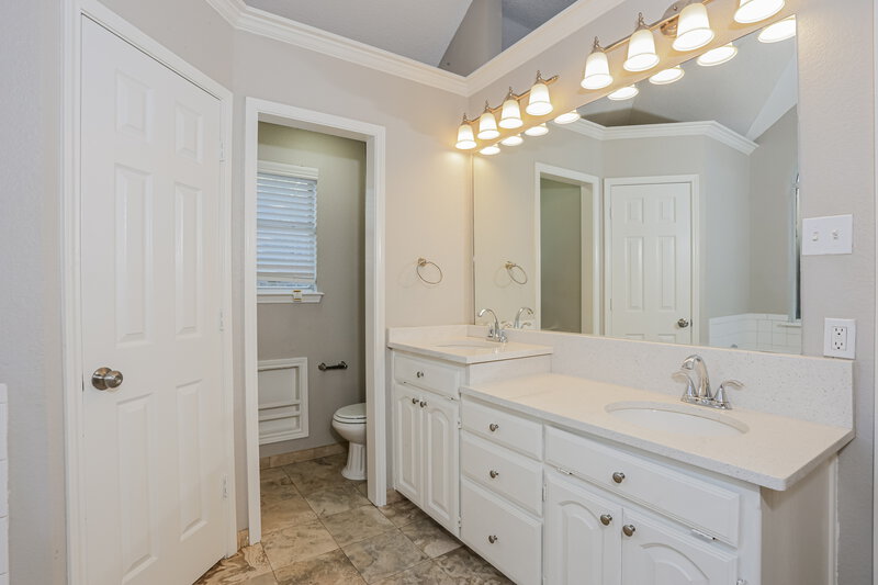 1,825/Mo, 804 Irene St Burleson, TX 76028 Main Bathroom View