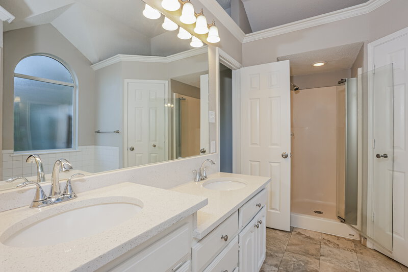 1,825/Mo, 804 Irene St Burleson, TX 76028 Main Bathroom View 2