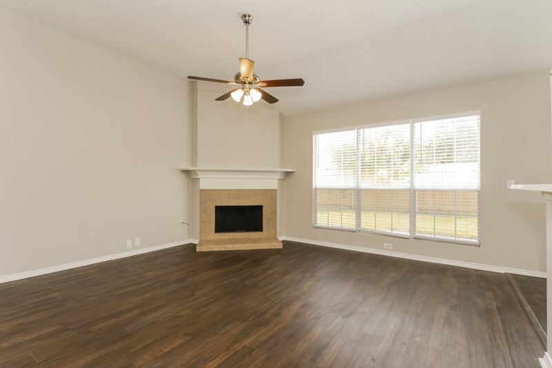 2,485/Mo, 420 Wolfe St Cedar Hill, TX 75104 Living Room View