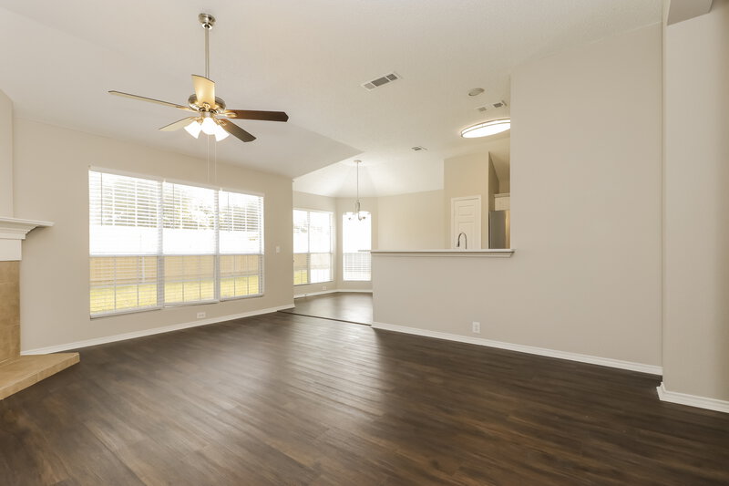 2,485/Mo, 420 Wolfe St Cedar Hill, TX 75104 Living Room View 2