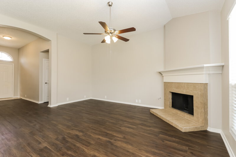 2,485/Mo, 420 Wolfe St Cedar Hill, TX 75104 Living Room View 3