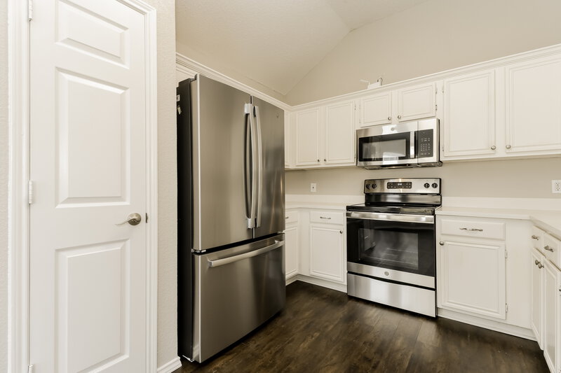 2,485/Mo, 420 Wolfe St Cedar Hill, TX 75104 Kitchen View 2