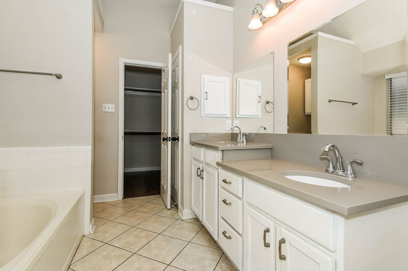 2,185/Mo, 2513 Dandelion Ln Rowlett, TX 75089 Main Bathroom View