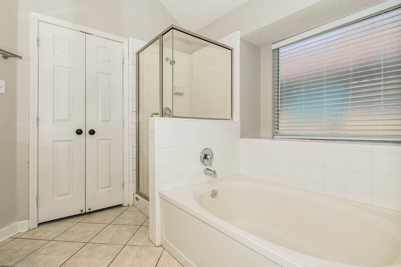 2,185/Mo, 2513 Dandelion Ln Rowlett, TX 75089 Main Bathroom View 2