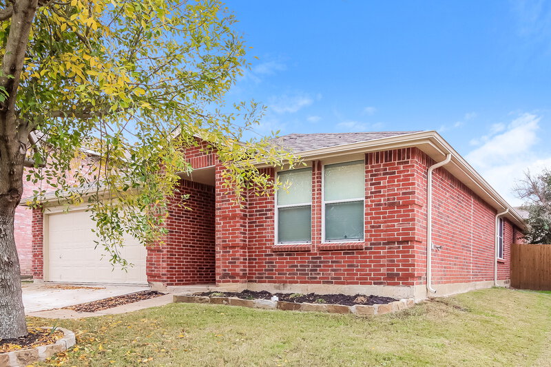 2,565/Mo, 1972 Ramada Trl Justin, TX 76247 External View