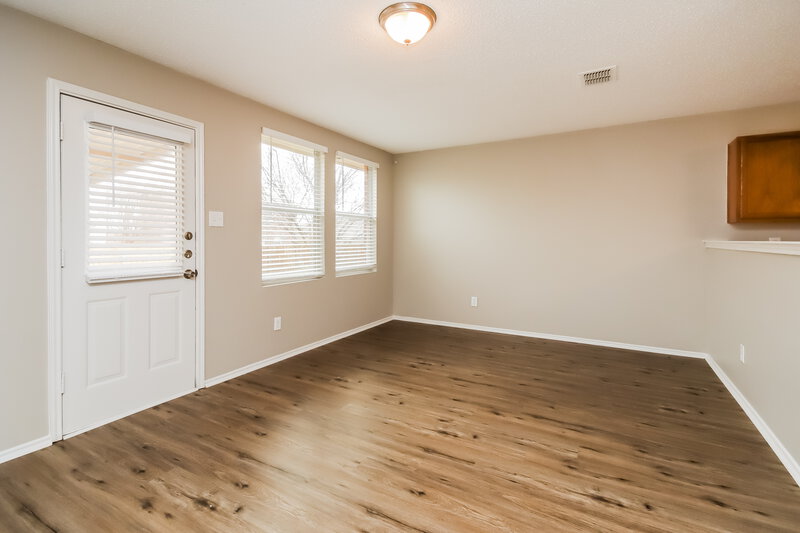 2,565/Mo, 1972 Ramada Trl Justin, TX 76247 Dining Room View 2