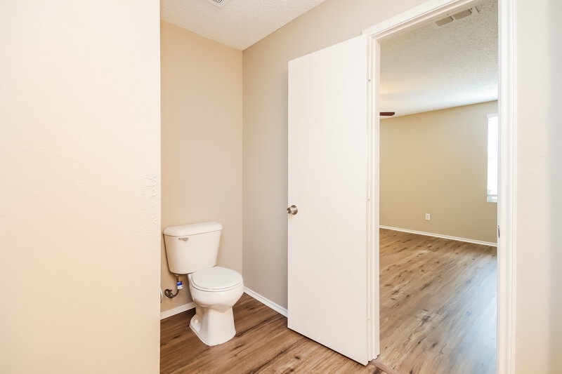 2,565/Mo, 1972 Ramada Trl Justin, TX 76247 Main Bathroom View 2