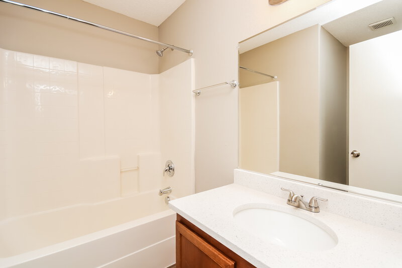 2,565/Mo, 1972 Ramada Trl Justin, TX 76247 Bathroom View