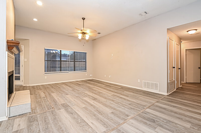 2,030/Mo, 821 Desoto Dr Desoto, TX 75115 Living Room View 2