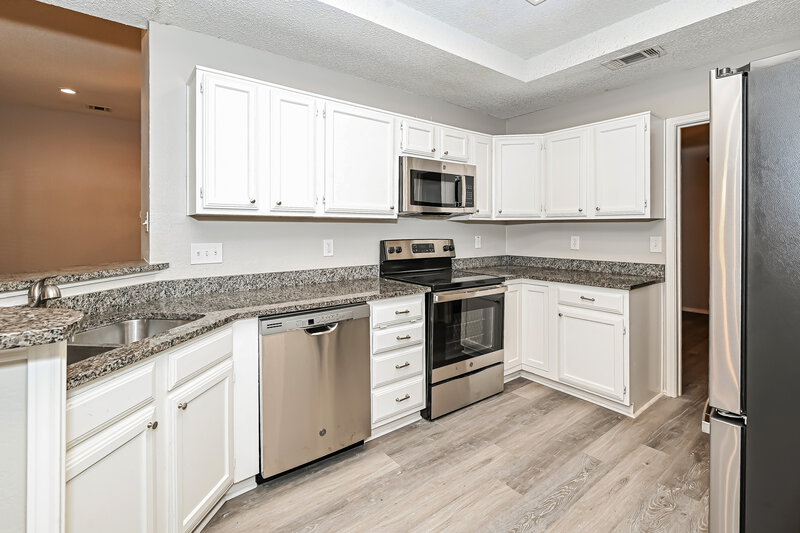 2,030/Mo, 821 Desoto Dr Desoto, TX 75115 Kitchen View