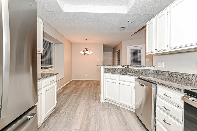 2,030/Mo, 821 Desoto Dr Desoto, TX 75115 Kitchen View 2