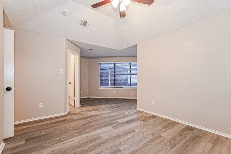 2,030/Mo, 821 Desoto Dr Desoto, TX 75115 Main Bedroom View 2