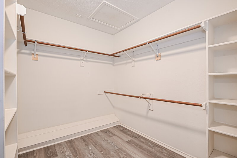 2,030/Mo, 821 Desoto Dr Desoto, TX 75115 Walk In Closet View