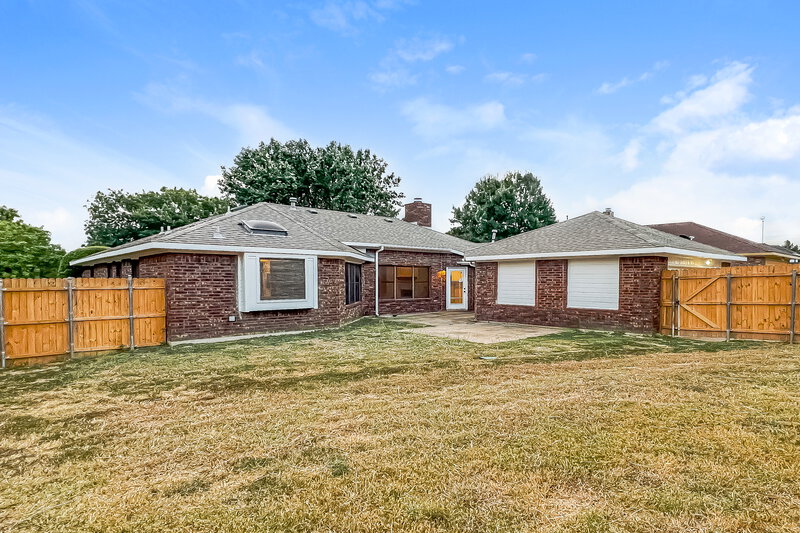 2,030/Mo, 821 Desoto Dr Desoto, TX 75115 Rear View