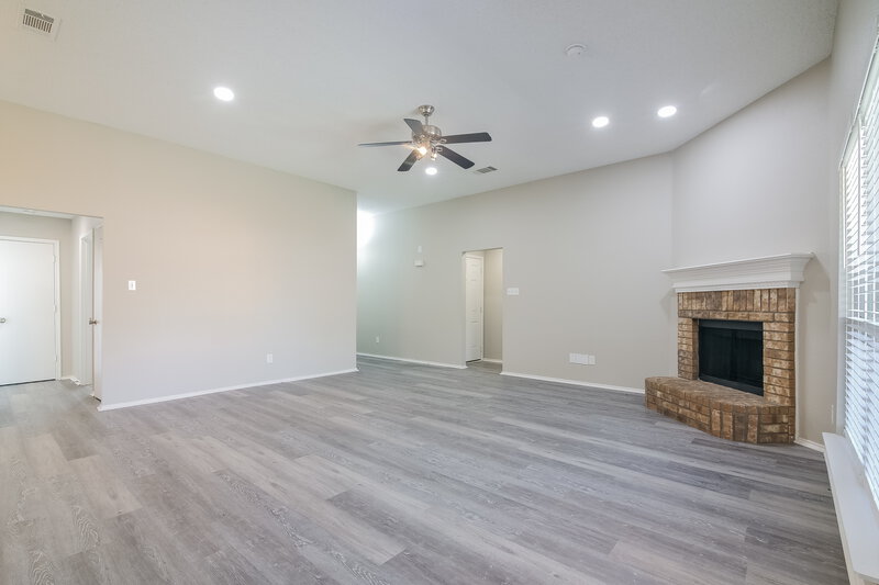 2,365/Mo, 1812 Cancun Dr Mansfield, TX 76063 Living Room View 2