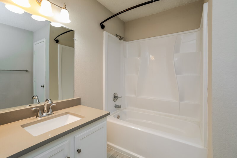 2,155/Mo, 16141 Shawnee Trl Justin, TX 76247 Main Bathroom View