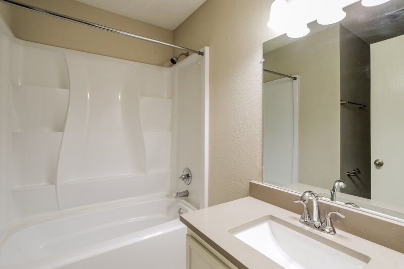 2,155/Mo, 16141 Shawnee Trl Justin, TX 76247 Bathroom View