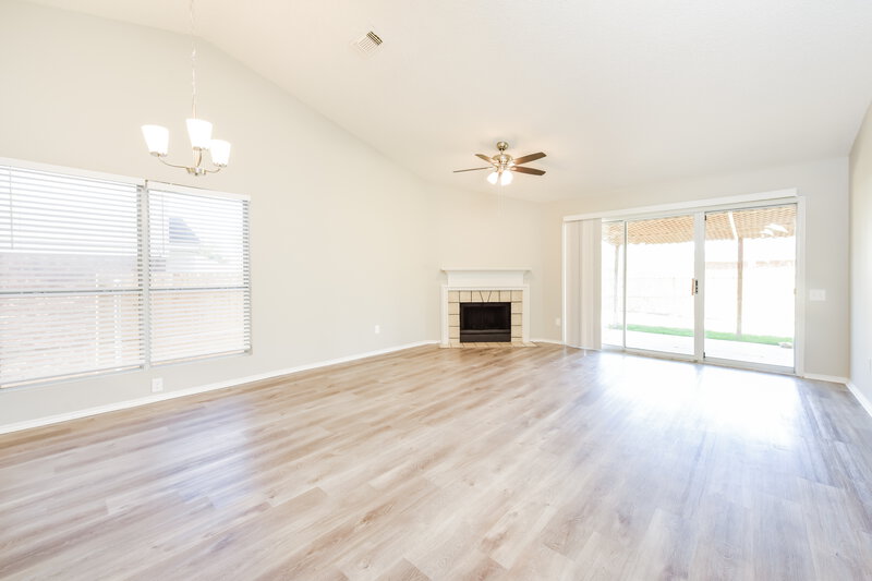 2,870/Mo, 4653 Feathercrest Dr Fort Worth, TX 76137 Living Room View