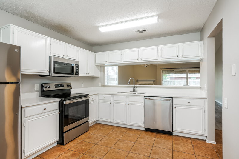 1,960/Mo, 4653 Feathercrest Dr Fort Worth, TX 76137 Kitchen View