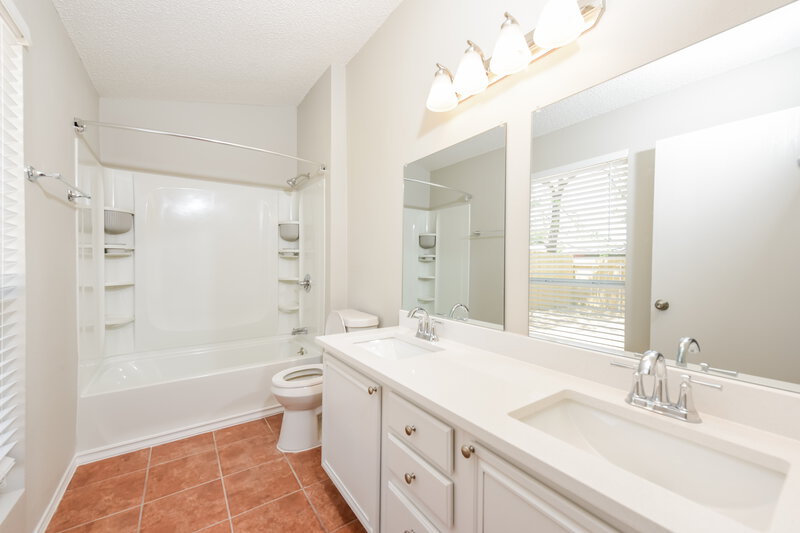 2,870/Mo, 4653 Feathercrest Dr Fort Worth, TX 76137 Main Bathroom View