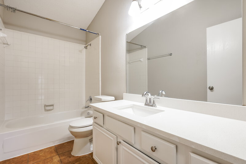 1,960/Mo, 4653 Feathercrest Dr Fort Worth, TX 76137 Bathroom View
