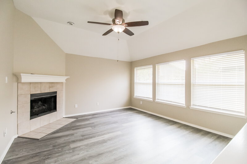 2,335/Mo, 741 Silverbrook Dr Saginaw, TX 76179 Living Room View