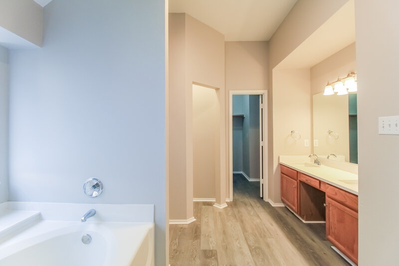 2,335/Mo, 741 Silverbrook Dr Saginaw, TX 76179 Main Bedroom View