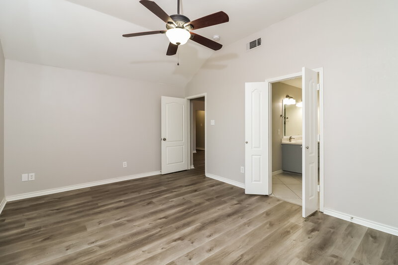 2,070/Mo, 613 Saint Eric Dr Mansfield, TX 76063 Main Bedroom View