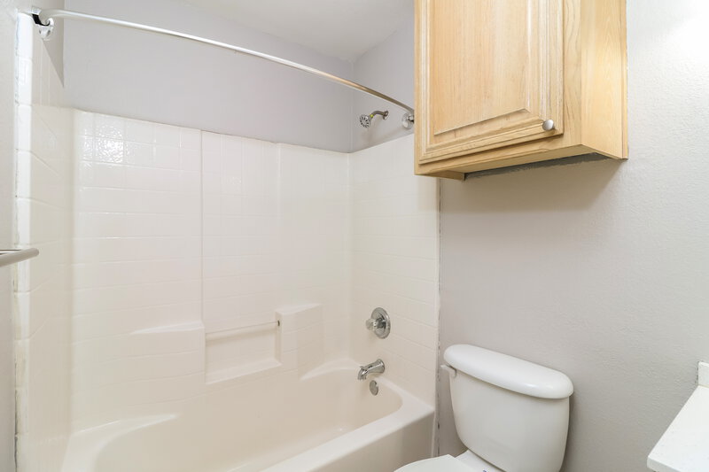 2,070/Mo, 613 Saint Eric Dr Mansfield, TX 76063 Bathroom View