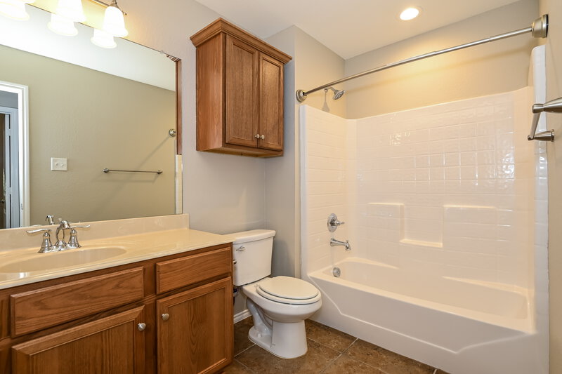 2,055/Mo, 1241 Chase Ln Seagoville, TX 75159 Bathroom View