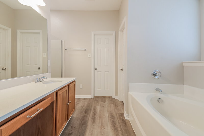 1,865/Mo, 10200 Cedar Lake Dr Providence Village, TX 76227 Main Bathroom View
