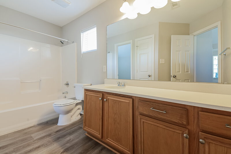 1,865/Mo, 10200 Cedar Lake Dr Providence Village, TX 76227 Bathroom View