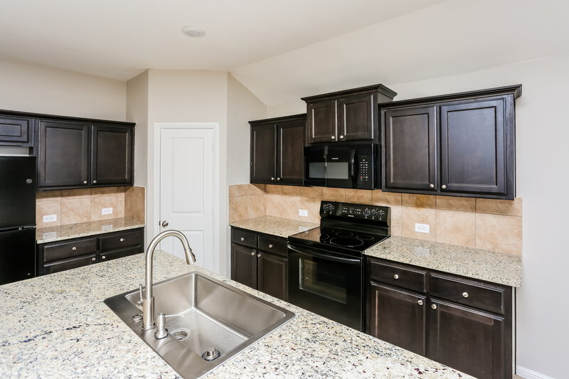 2,265/Mo, 9325 Herringbone Dr Fort Worth, TX 76131 Kitchen View 2