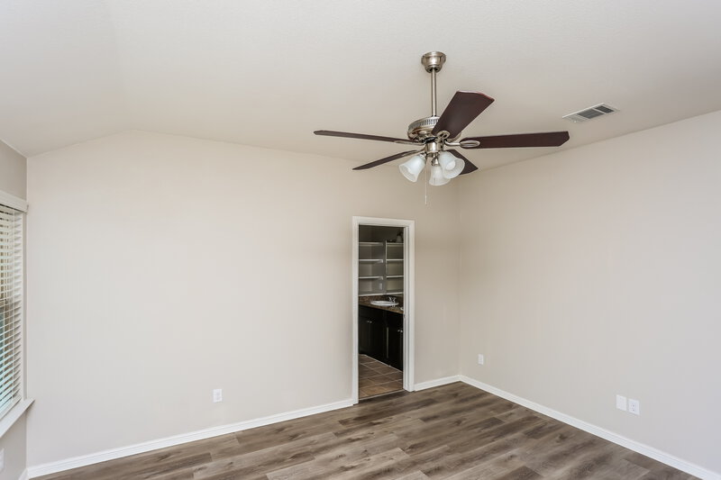2,265/Mo, 9325 Herringbone Dr Fort Worth, TX 76131 Main Bedroom View 2