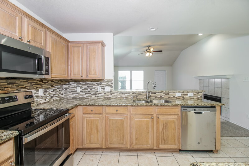 2,415/Mo, 9433 Sundial Dr Fort Worth, TX 76244 Kitchen View 2