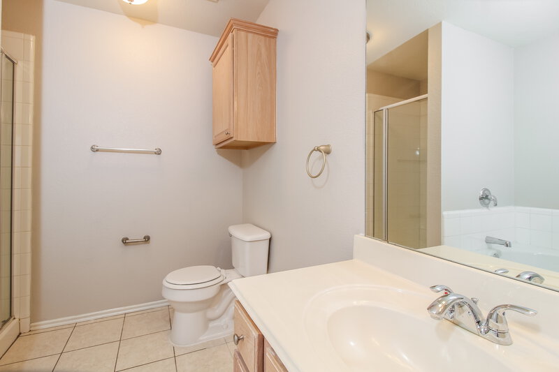 2,415/Mo, 9433 Sundial Dr Fort Worth, TX 76244 Main Bathroom View