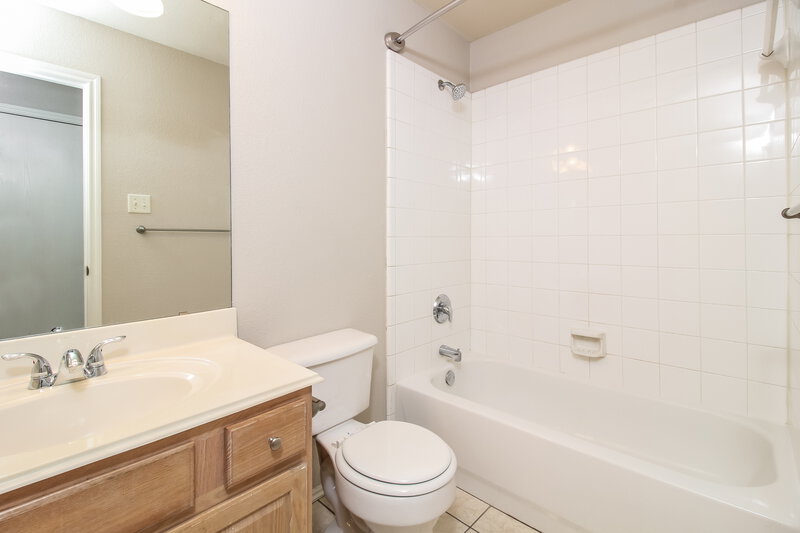 2,415/Mo, 9433 Sundial Dr Fort Worth, TX 76244 Bathroom View