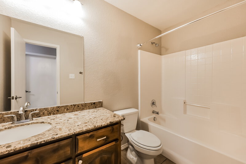 1,970/Mo, 2105 Charmion Ln Fort Worth, TX 76131 Bathroom View
